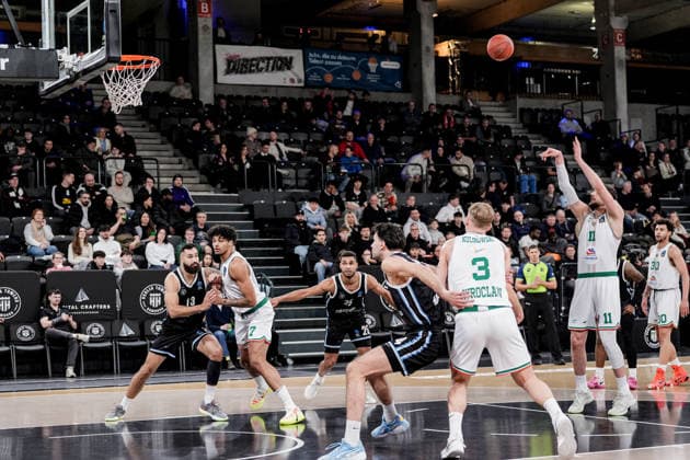 Germany Basketball EuroCup Season 2025 26 16 Matchday Veolia Towers Hamburg vs Slask Wroclaw Inselpark Arena Hamburg Ajdin Penava Slask Wroclaw, 11 , Blazej Kulikowski Slask Wroclaw, 3 , Issuf Sanon Slask Wroclaw, 30 , Kenneth Ogbe Veolia Towers Hamburg, 25 , Martin Breunig Veolia Towers Hamburg, 13 , Benedikt Turudić Veolia Towers Hamburg, 44 Copyright: xStefanxTrochax