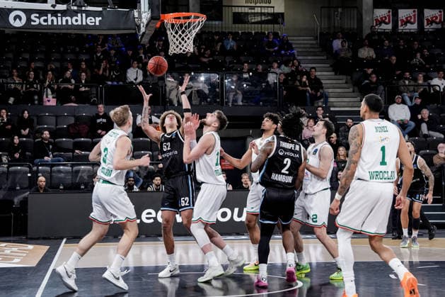 Germany Basketball EuroCup Season 2025 26 16 Matchday Veolia Towers Hamburg vs Slask Wroclaw Inselpark Arena Hamburg Zacharie Perrin Veolia Towers Hamburg, 52 , Leonard Thorpe Jr Veolia Towers Hamburg, 2 , Martin Breunig Veolia Towers Hamburg, 13 , Blazej Kulikowski Slask Wroclaw, 3 , Angel Nunez Slask Wroclaw, 1 , Aleksander Wisniewski Slask Wroclaw, 2 , Ajdin Penava Slask Wroclaw, 11 Copyright: xStefanxTrochax