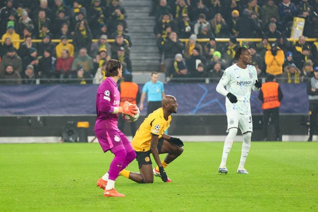 Yann Sommer Inter Milan , Serhou Guirassy Borussia Dortmund GER, Borussia Dortmund vs Inter Milan, Football, Champions League, Matchday 8, Season 2025 2026, 28 01 2026 DFL REGULATIONS PROHIBIT ANY USE OF PHOTOGRAPHS AS IMAGE SEQUENCES AND OR QUASI VIDEO GER, Borussia Dortmund vs Inter Milan, Football, Champions League, Matchday 8, Season 2025 2026, 28 01 2026 Dortmund Copyright: xEibner-Pressefoto FrankxZeisingx EP_FZG