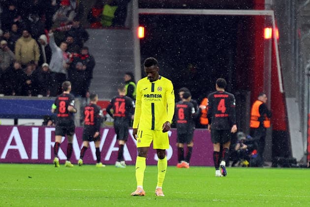 28 01 2026, xrekx, Fußball UEFA Champions League, Bayer 04 Leverkusen FC Villareal v l Torjubel nach dem Tor zum celebrating the goal celebrate 2 0 durch Malik Tillman Bayer 04 Leverkusen Tani Oluwaseyi FC Villarreal enttaeuscht, disappointed, looks disappointed, sad, frustrated, dejected, disappointed, sad, frustrated DFL DFB REGULATIONS PROHIBIT ANY USE OF PHOTOGRAPHS as IMAGE SEQUENCES and or QUASI VIDEO Leverkusen