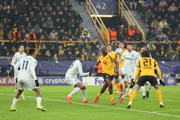 Duel between Serhou Guirassy Borussia Dortmund and Petar Sucic Inter Milan GER, Borussia Dortmund vs Inter Milan, Football, Champions League, Matchday 8, Season 2025 2026, 28 01 2026 DFL REGULATIONS PROHIBIT ANY USE OF PHOTOGRAPHS AS IMAGE SEQUENCES AND OR QUASI VIDEO GER, Borussia Dortmund vs Inter Milan, Football, Champions League, Matchday 8, Season 2025 2026, 28 01 2026 Dortmund Copyright: xEibner-Pressefoto FrankxZeisingx EP_FZG