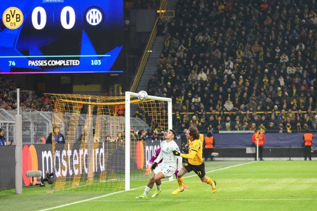 duel between Fabio Silva Borussia Dortmund and Luis Henrique Inter Milan GER, Borussia Dortmund vs Inter Milan, Football, Champions League, Matchday 8, Season 2025 2026, 28 01 2026 DFL REGULATIONS PROHIBIT ANY USE OF PHOTOGRAPHS AS IMAGE SEQUENCES AND OR QUASI VIDEO GER, Borussia Dortmund vs Inter Milan, Football, Champions League, Matchday 8, Season 2025 2026, 28 01 2026 Dortmund Copyright: xEibner-Pressefoto FrankxZeisingx EP_FZG