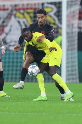 GER, UEFA CL, matchday 8, league phase, Bayer 04 Leverkusen GER vs FC Villarreal CF ESP , 28 01 2026, BayArena, Leverkusen, GER, UEFA CL, matchday 8, league phase, Bayer 04 Leverkusen GER vs FC Villarreal CF ESP , , pictured Nicolas Pà pà Villarreal CF 19 , in a duel against Malik Tillmann Leverkusen 10 , nordphotoxGmbHx xMeuter nph00351