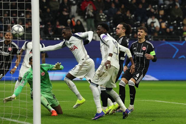 GER, Champions League, Eintracht Frankfurt vs Tottenham Hotpsur 28 01 2026, Deutsche Bank Parkq, Frankfurt am Main, GER, Champions League, Eintracht Frankfurt vs Tottenham Hotpsur in the picture Randal Kolo Muani Tottenham Hotspur, 39, white kicks for 1 0 goal , Kaua Santos Eintracht Frankfurt, 40, green , Arthur Theate Eintracht Frankfurt, 03, black and Robin Koch Eintracht Frankfurt, 04, black are out of the game nordphotoxGmbHx xSJS nph00070