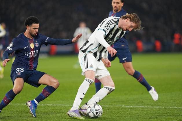 Nick Woltemade of Newcastle holds off Warren Zaire Emery of PSG Paris Saint-Germain v Newcastle United, UEFA Champions League, Group Stage, Football, Parc des Princes, Paris, France - 28 Jan 2026Paris Parc des Princes France EDITORIAL USE ONLY No use with unauthorised audio, video, data, fixture lists, club league logos or live services. Online in-match use limited to 120 images, no video emulation. No use in betting, games or single club league player publications. Copyright: xDavexWinter Shutterstockx 16429499cc