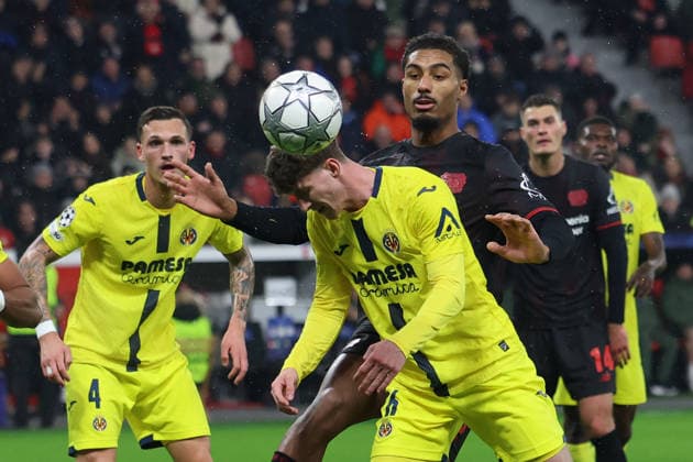 GER, UEFA CL, Matchday 8, League Phase, Bayer 04 Leverkusen GER vs FC Villarreal CF ESP , 28 01 2026, BayArena, Leverkusen, GER, UEFA CL, Matchday 8, League Phase, Bayer 04 Leverkusen GER vs FC Villarreal CF ESP , , in picture Goal chance for Loïc Badï Leverkusen 5 , is prevented by Pau Navarro Villarreal CF 26 , . nordphotoxGmbHx xMeuter nph00351
