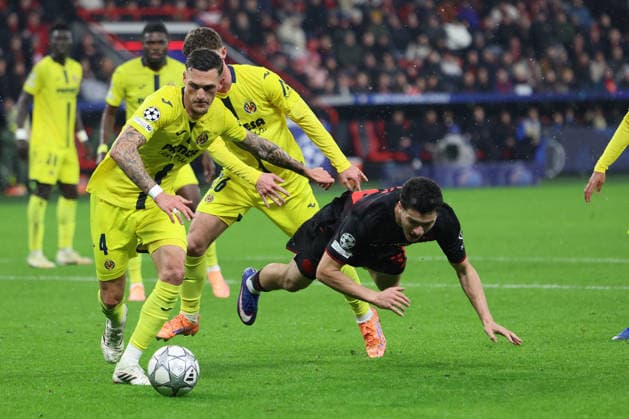 GER, UEFA CL, Matchday 8, League Phase, Bayer 04 Leverkusen GER vs FC Villarreal CF ESP , 28 01 2026, BayArena, Leverkusen, GER, UEFA CL, Matchday 8, League Phase, Bayer 04 Leverkusen GER vs FC Villarreal CF ESP , , pictured Ibrahim Maza Leverkusen 30 , in duel against Pau Navarro Villarreal CF 26 , Rafa Marin Villarreal CF 4 , nordphotoxGmbHx xMeuter nph00351