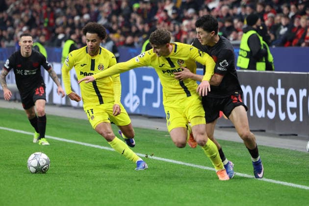 GER, UEFA CL, Matchday 8, League Phase, Bayer 04 Leverkusen GER vs FC Villarreal CF ESP , 28 01 2026, BayArena, Leverkusen, GER, UEFA CL, Matchday 8, League Phase, Bayer 04 Leverkusen GER vs FC Villarreal CF ESP , , pictured Ibrahim Maza Leverkusen 30 , in duel against Pau Navarro Villarreal CF 26 , Tajon Buchanan Villarreal CF 17 , nordphotoxGmbHx xMeuter nph00351