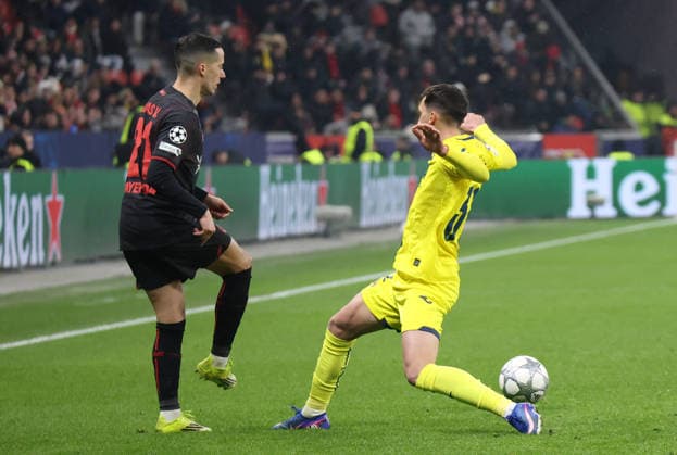 v l Lucas Vazques Bayer Leverkusen, 21 , Hugo Lopez Villarreal CF 32 GER, Bayer 04 Leverkusen vs Villarreal CF, Football, Champions League, Matchday 8, Season 2025 2026, 28 01 2026 GER, Bayer 04 Leverkusen vs Villarreal CF, Football, Champions League, Matchday 8, Season 2025 2026, 28 01 2026 Leverkusen Copyright: xEibner-Pressefotox xThomasxStoeckerx EP_TSR