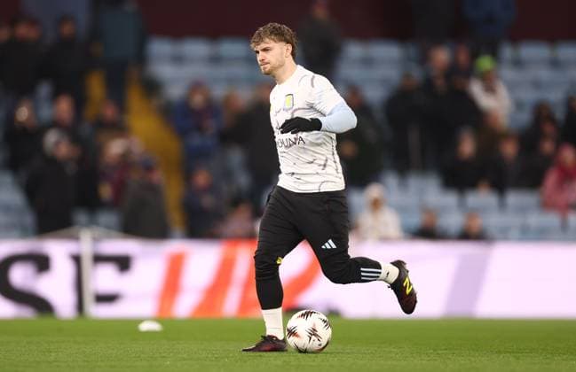 Harvey Elliott of Aston Villa warms up Aston Villa v Red Bull Salzburg, UEFA Europa League, Group Stage, Football, Villa Park, Birmingham, UK - 29 Jan 2026Birmingham Villa Park United Kingdom EDITORIAL USE ONLY No use with unauthorised audio, video, data, fixture lists, club league logos or live services. Online in-match use limited to 120 images, no video emulation. No use in betting, games or single club league player publications. Copyright: xRyanxBrowne Shutterstockx 16445867o
