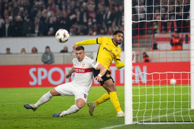 v li in duel Ermedin Demirovic VfB Stuttgart, 09 , Gregory Wuethrich BSC Young Boys Bern, 05 , Goal chance, GER, VfB Stuttgart vs BSC Young Boys Bern, Football, UEFA Europa League, Men, Matchday 8, Season 2025 2026, 29 01 2026, GER, VfB Stuttgart vs BSC Young Boys Bern, Football, UEFA Europa League, Men, Matchday 8, Season 2025 2026, 29 01 2026 Stuttgart Copyright: xEibner-Pressefoto WolfgangxFrankx EP_WFK