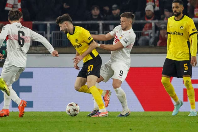 Armin Gigovic BSC Young Boys, 37 and Ermedin Demirovic VfB Stuttgart, 09 in duel , Germany, Football, UEFA Europa League, Matchday 8, 2025 2026, VfB Stuttgart vs Young Boys Bern, 29 01 2026, Stuttgart MHP Arena Germany Copyright: xGrantxHubbsx