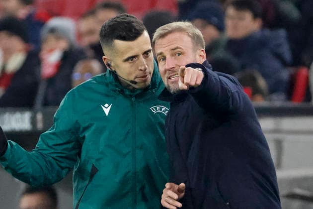 Fourth official Victor Garcia Verdura ESP and Sebastian Hoeneß, Hoeness VfB Stuttgart, Coach in dialog , Germany, Football, UEFA Europa League, Matchday 8, 2025 2026, VfB Stuttgart vs Young Boys Bern, 29 01 2026, Stuttgart MHP Arena Germany Copyright: xGrantxHubbsx