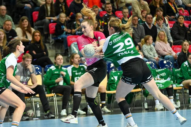 Cara Reuthal SV Union Halle Neustadt, 26 vs Paulina Golla VfL Oldenburg, 29 VfL Oldenburg vs SV Union Halle Neustadt, ALSCO Handball Bundesliga Women, Matchday 15, Season 2025 2026, 31 01 2026, VfL Oldenburg vs SV Union Halle Neustadt, ALSCO Handball Bundesliga Women, Matchday 15, Season 2025 2026, 31 01 2026 Oldenburg Copyright: xEibner-Pressefoto RobertxGertzenx EP_RGN
