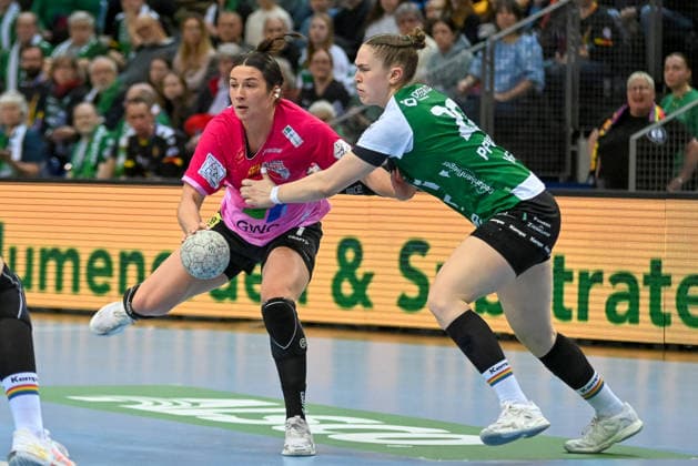 Engelina Molenaar SV Union Halle Neustadt, 07 vs Ariane Pfundstein VfL Oldenburg, 20 VfL Oldenburg vs SV Union Halle Neustadt, ALSCO Handball Bundesliga Women, Matchday 15, Season 2025 2026, 31 01 2026, VfL Oldenburg vs SV Union Halle Neustadt, ALSCO Handball Bundesliga Women, Matchday 15, Season 2025 2026, 31 01 2026 Oldenburg Copyright: xEibner-Pressefoto RobertxGertzenx EP_RGN