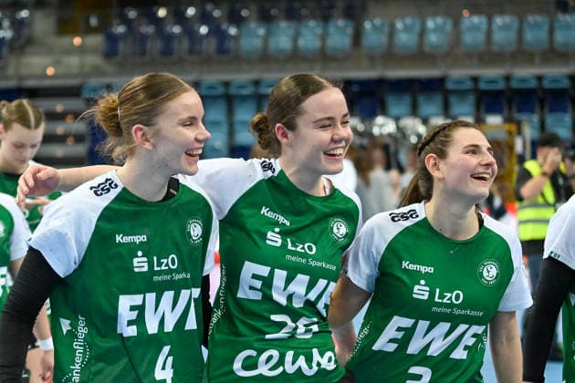 Toni Reinemann VfL Oldenburg, 04 , Pam Korsten VfL Oldenburg, 26 and Lana Teiken VfL Oldenburg, 03 laugh VfL Oldenburg vs SV Union Halle Neustadt, ALSCO Handball Bundesliga Women, Matchday 15, Season 2025 2026, 31 01 2026, VfL Oldenburg vs SV Union Halle Neustadt, ALSCO Handball Bundesliga Women, Matchday 15, Season 2025 2026, 31 01 2026 Oldenburg Copyright: xEibner-Pressefoto RobertxGertzenx EP_RGN
