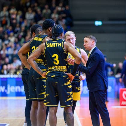 Mikko, Riipinen Coach, MHP Riesen Ludwigsburg makes final arrangement with, Stef, Smith Guard, MHP Riesen Ludwigsburg, 3 , Maxwell, Dongmo Temoka Forward, MHP Riesen Ludwigsburg, 39 , Toms, Skuja Guard, MHP Riesen Ludwigsburg, 5 GER, Science City Jena vs MHP Riesen Ludwigsburg, easyCredit Basketball Bundesliga, Basketball, Matchday 18, Season 2025 2026, 31 01 2026 GER, Science City Jena vs MHP Riesen Ludwigsburg, easyCredit Basketball Bundesliga, Matchday 18, Season 2025 2026, 31 01 2026 Jena Copyright: xEibner-Pressefoto MartinxHerbstx EP_MHT
