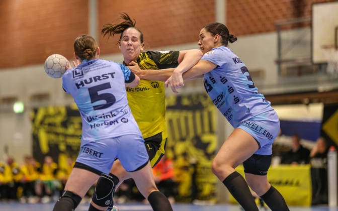 GER, Dortmund, Borussia Dortmund vs HSG Bensheim Auerbach Flames, Alsco Handball Bundesliga Frauen, Handball, DHB, Spielzeit 2025 2026, Sporthalle Wellinghofen, 15 Spieltag im Bild v l Isabell Hurst HSG Bensheim Auerbach Flames Frauen 5 , Guro Nestaker Borussia Dortmund Handball 33 , Lucie Marie Kretzschmar HSG Bensheim Auerbach Flames Frauen 29 DFB DFL REGULATIONS PROHIBIT ANY USE OF PHOTOGRAPHS AS IMAGE SEQUENCES AND OR QUASI VIDEO, 31 01 2026 Copyright: HMBxMedia HendrikxHamelau