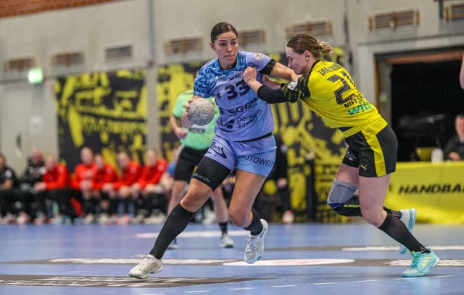 GER, Dortmund, Borussia Dortmund vs HSG Bensheim Auerbach Flames, Alsco Handball Bundesliga Frauen, Handball, DHB, Spielzeit 2025 2026, Sporthalle Wellinghofen, 15 Spieltag im Bild v l Lucie Marie Kretzschmar HSG Bensheim Auerbach Flames Frauen 29 , Kaja Kampf Nielsen Borussia Dortmund 21 DFB DFL REGULATIONS PROHIBIT ANY USE OF PHOTOGRAPHS AS IMAGE SEQUENCES AND OR QUASI VIDEO, 31 01 2026 Copyright: HMBxMedia HendrikxHamelau