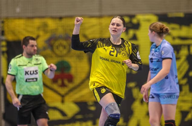 GER, Dortmund, Borussia Dortmund vs HSG Bensheim Auerbach Flames, Alsco Handball Bundesliga Frauen, Handball, DHB, Spielzeit 2025 2026, Sporthalle Wellinghofen, 15 Spieltag im Bild Kaja Kampf Nielsen Borussia Dortmund 21 , Jubel, Freude und Emotionen nach dem Tor DFB DFL REGULATIONS PROHIBIT ANY USE OF PHOTOGRAPHS AS IMAGE SEQUENCES AND OR QUASI VIDEO, 31 01 2026 Copyright: HMBxMedia HendrikxHamelau