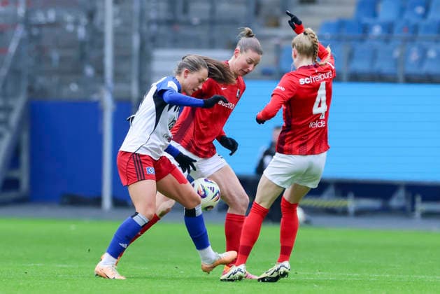 Camilla Linberg Hamburger SV , Julia Stierli SC Freiburg and Meret Felde SC Freiburg battle for the ball, Google Pixel Frauen Bundesliga, Hamburger SV v SC Freiburg, Volksparkstadion, February 1, 2026 in Hamburg, Germany Photo by Marco Steinbrenner DeFodi Images Camilla Linberg Hamburger SV , Julia Stierli SC Freiburg and Meret Felde SC Freiburg battle for the ball, Google Pixel Frauen Bundesliga, Hamburger SV v SC Freiburg, Volksparkstadion, February 1, 2026 in Hamburg, Germany Photo by Marco Steinbrenner DeFodi Images DFB DFL REGULATIONS PROHIBIT ANY USE OF PHOTOGRAPHS AS IMAGE SEQUENCES AND OR QUASI VIDEO