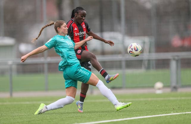 GER, Frankfurt, Eintracht Frankfurt II vs VfR Warbeyen, 2 Womens Bundesliga, Football, DFB, Season 2025 2026, Stadion am Bretanobad, 15 Matchday in the picture from l Lisa van der Linde VfR Warbeyen 15 , Mira Arouna Eintracht Frankfurt II 28 DFB DFL REGULATIONS PROHIBIT ANY USE OF PHOTOGRAPHS AS IMAGE SEQUENCES AND OR QUASI VIDEO, 01 02 2026 Copyright: HMBxMedia HendrikxHamelau