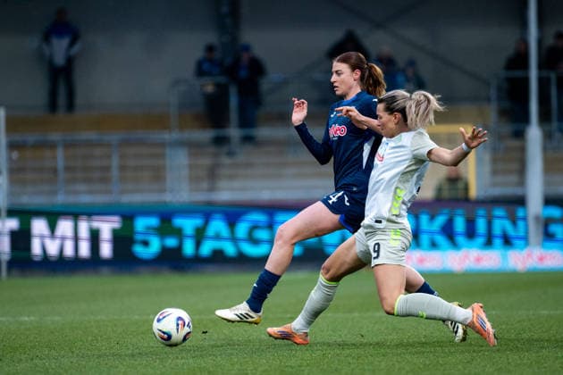 Lisa Doorn TSG Hoffenheim, 14 in duel with Medina Desic Werder Bremen, 09 , GER, TSG 1899 Hoffenheim vs SV Werder Bremen, Football Google Pixel Women Bundesliga, 16 Matchday, Season 2025 2026, 01 02 2026 DFB regulations prohibit any use of photographs as image sequences and or quasi video GER, TSG 1899 Hoffenheim vs SV Werder Bremen, Football Google Pixel Women Bundesliga, 16 Matchday, Season 2025 2026, 01 02 2026 Hoffenheim Copyright: xEibner-Pressefoto Memmlerx EP_MMR