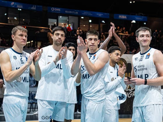 Niklas Wuerzner MLP Academics Heidelberg, 02 , Dusan Neskovic MLP Academics Heidelberg, 07 , Ryan Mikesell MLP Academics Heidelberg, 33 and the rest of the team are happy Basketball Loewen Braunschweig vs MLP Academics Heidelberg, Basketball, easyCredit Basketball Bundesliga, Matchday 18, Season 2025 2026, 01 02 2026 Basketball Loewen Braunschweig vs MLP Academics Heidelberg, Basketball, easyCredit Basketball Bundesliga, Matchday 18, Season 2025 2026, 01 02 2026 Braunschweig Copyright: xEibner-Pressefoto DamianxKruczynx EP_DKI