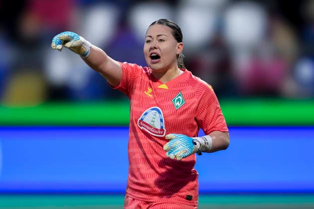 Mariella El Sherif Goalkeeper, Goalkeeper, Werder, 39 , gives instructions, gestures, gesticulates with arms, single image, single photo, action, action, 01 02 2026, Sinsheim Hoffenheim Germany , Football, Google Pixel Women Bundesliga, TSG 1899 Hoffenheim SV Werder Bremen, DFB DFL REGULATIONS PROHIBIT ANY USE OF PHOTOGRAPHS AS IMAGE SEQUENCES AND OR QUASI VIDEO xozx