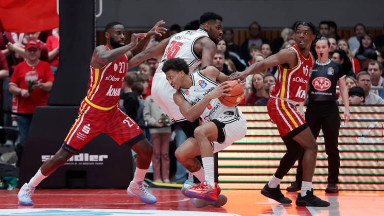 In the picture from left Eddy Edigin Wuerzburg Baskets, 27 , Ejiofor Onu Bamberg Baskets, 35 , Demarcus Marquette Demonia Bamberg Baskets, 8 and Marcus Carr Wuerzburg Baskets, 5 01 02 2026, Fitness First Wuerzburg Baskets vs BMA 365 Bamberg Baskets, easyCredit BBL, Matchday 18, Germany, 97072, tectake Arena Wuerzburg, Copyright: HMBxMedia xJulienxBecker