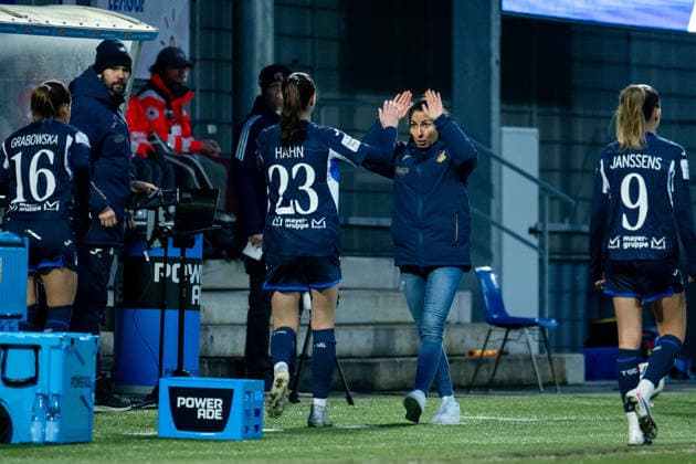 Eva Maria Virsinger TSG Hoffenheim, coach claps with Chiara Hahn TSG Hoffenheim, 23 , Dominika Grabowska TSG Hoffenheim, 16 ab, GER, TSG 1899 Hoffenheim vs SV Werder Bremen, Football Google Pixel Womens Bundesliga, Matchday 16, Season 2025 2026, 01 02 2026 DFB regulations prohibit any use of photographs as image sequences and or quasi video GER, TSG 1899 Hoffenheim vs SV Werder Bremen, Fußball Google Pixel Frauen Bundesliga, 16 Spieltag, Saison 2025 2026, 01 02 2026 Hoffenheim Copyright: xEibner-Pressefoto Memmlerx EP_MMR