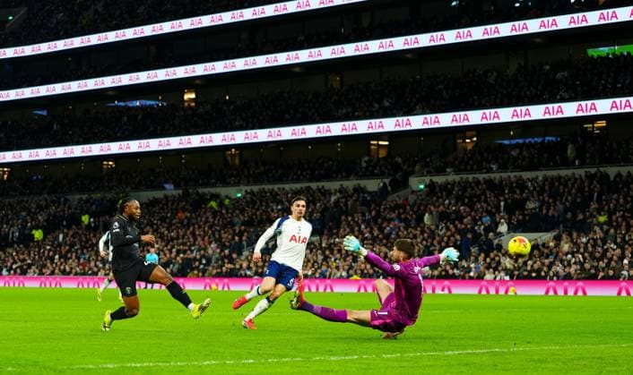 Antoine Semenyo of Manchester City scores a goal to make it 2-0 Tottenham Hotspur v Manchester City, Premier League, Football, Tottenham Hotspur Stadium, London, UK - 01 Feb 2026London Tottenham Hotspur Stadium United Kingdom EDITORIAL USE ONLY No use with unauthorised audio, video, data, fixture lists, club league logos or live services. Online in-match use limited to 120 images, no video emulation. No use in betting, games or single club league player publications. Copyright: xJavierxGarcia Shutterstockx 16496864s