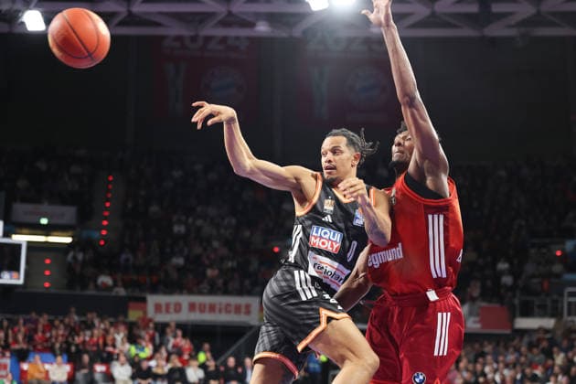 Nelson Weidemann ratiopharm Ulm, 00 with David McCormack FC Bayern Basketball, 33 , GER, FC Bayern Basketball vs ratiopharm Ulm, Basketball, easycredit Basketball Bundesliga, Matchday 18, Season 2025 2026, 01 02 2026, GER, FC Bayern Basketball vs ratiopharm Ulm, Basketball, easycredit Basketball Bundesliga, Matchday 18, Season 2025 2026, 01 02 2026 Munich Copyright: xEibner-Pressefoto JennixMaulx EP_JML