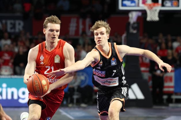 Justuz Hollatz FC Bayern Basketball, 21 with Tobias Jensen ratiopharm Ulm, 07 , GER, FC Bayern Basketball vs ratiopharm Ulm, Basketball, easycredit Basketball Bundesliga, Matchday 18, Season 2025 2026, 01 02 2026, GER, FC Bayern Basketball vs ratiopharm Ulm, Basketball, easycredit Basketball Bundesliga, Matchday 18, Season 2025 2026, 01 02 2026 Munich Copyright: xEibner-Pressefoto JennixMaulx EP_JML