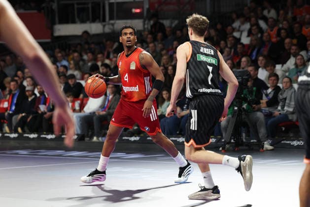 Xavier Rathan Mayes FC Bayern Basketball, 04 with Tobias Jensen ratiopharm Ulm, 07 , GER, FC Bayern Basketball vs ratiopharm Ulm, Basketball, easycredit Basketball Bundesliga, Matchday 18, Season 2025 2026, 01 02 2026, GER, FC Bayern Basketball vs ratiopharm Ulm, Basketball, easycredit Basketball Bundesliga, Matchday 18, Season 2025 2026, 01 02 2026 Munich Copyright: xEibner-Pressefoto JennixMaulx EP_JML
