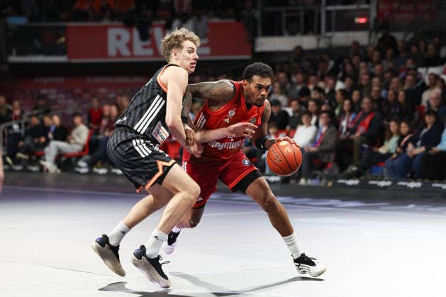 Xavier Rathan Mayes FC Bayern Basketball, 04 with Tobias Jensen ratiopharm Ulm, 07 , GER, FC Bayern Basketball vs ratiopharm Ulm, Basketball, easycredit Basketball Bundesliga, Matchday 18, Season 2025 2026, 01 02 2026, GER, FC Bayern Basketball vs ratiopharm Ulm, Basketball, easycredit Basketball Bundesliga, Matchday 18, Season 2025 2026, 01 02 2026 Munich Copyright: xEibner-Pressefoto JennixMaulx EP_JML
