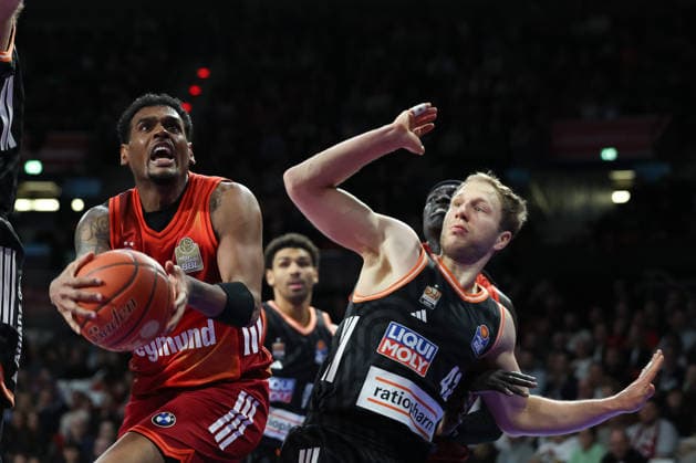 Xavier Rathan Mayes FC Bayern Basketball, 04 with Christinan Sengfelder ratiopharm Ulm, 43 , GER, FC Bayern Basketball vs ratiopharm Ulm, Basketball, easycredit Basketball Bundesliga, Matchday 18, Season 2025 2026, 01 02 2026, GER, FC Bayern Basketball vs ratiopharm Ulm, Basketball, easycredit Basketball Bundesliga, Matchday 18, Season 2025 2026, 01 02 2026 Munich Copyright: xEibner-Pressefoto JennixMaulx EP_JML