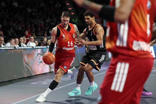 Stefan Jovic FC Bayern Basketball, 16 with Mark Smith ratiopharm Ulm, 13 , GER, FC Bayern Basketball vs ratiopharm Ulm, Basketball, easycredit Basketball Bundesliga, Matchday 18, Season 2025 2026, 01 02 2026, GER, FC Bayern Basketball vs ratiopharm Ulm, Basketball, easycredit Basketball Bundesliga, Matchday 18, Season 2025 2026, 01 02 2026 Munich Copyright: xEibner-Pressefoto JennixMaulx EP_JML
