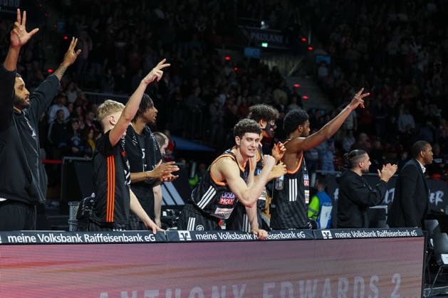The Ulm bench cheers, GER, FC Bayern Basketball vs ratiopharm Ulm, Basketball, easycredit Basketball Bundesliga, Matchday 18, Season 2025 2026, 01 02 2026, GER, FC Bayern Basketball vs ratiopharm Ulm, Basketball, easycredit Basketball Bundesliga, Matchday 18, Season 2025 2026, 01 02 2026 Muenchen Copyright: xEibner-Pressefoto JennixMaulx EP_JML