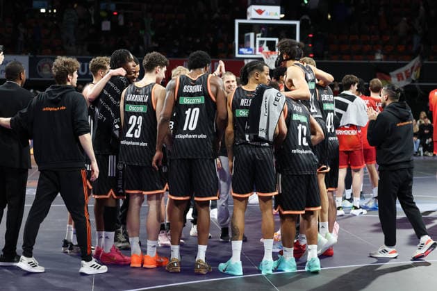 The players of ratiopharm Ulm cheer after the victory, GER, FC Bayern Basketball vs ratiopharm Ulm, Basketball, easycredit Basketball Bundesliga, Matchday 18, Season 2025 2026, 01 02 2026, GER, FC Bayern Basketball vs ratiopharm Ulm, Basketball, easycredit Basketball Bundesliga, Matchday 18, Season 2025 2026, 01 02 2026 Muenchen Copyright: xEibner-Pressefoto JennixMaulx EP_JML