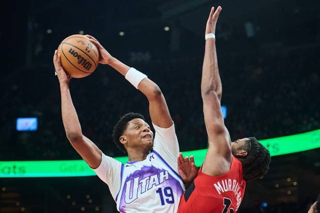 February 1, 2026, Toronto, On, Canada: Utah Jazz s Ace Bailey (19) is blocked on a drive to the net by Toronto Raptors Collin Murray-Boyles (12) during first half NBA, Basketball Herren, USA basketball action in Toronto, on Sunday, Feb. 1, 2026. Canada News - February 1, 2026 - ZUMAc35_ 20260201_zaf_c35_077 Copyright: xSammyxKoganx