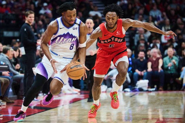 February 1, 2026, Toronto, On, Canada: Utah Jazz s Isaiah Collier (8) and Toronto Raptors Immanuel Quickley (5) battle for the ball during first half NBA, Basketball Herren, USA basketball action in Toronto, on Sunday, Feb. 1, 2026. Canada News - February 1, 2026 - ZUMAc35_ 20260201_zaf_c35_078 Copyright: xSammyxKoganx