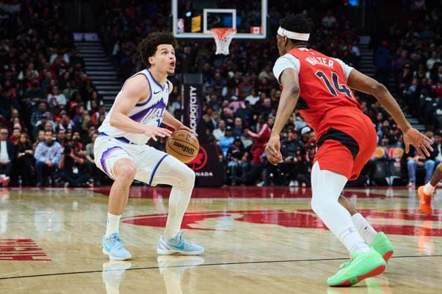 February 1, 2026, Toronto, On, Canada: Utah Jazz s Walter Clayton Jr. (13) reacts as Toronto Raptors Ja Kobe Walter (14) defends during first half NBA, Basketball Herren, USA basketball action in Toronto, on Sunday, Feb. 1, 2026. Canada News - February 1, 2026 - ZUMAc35_ 20260201_zaf_c35_079 Copyright: xSammyxKoganx