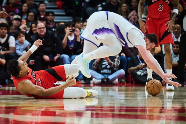 February 1, 2026, Toronto, On, Canada: Toronto Raptors Scottie Barnes (4) yells out after Utah Jazz s Jusuf Nurkic (30) stepped on his foot during second half NBA, Basketball Herren, USA basketball action in Toronto, on Sunday, Feb. 1, 2026. Canada News - February 1, 2026 - ZUMAc35_ 20260201_zaf_c35_101 Copyright: xSammyxKoganx