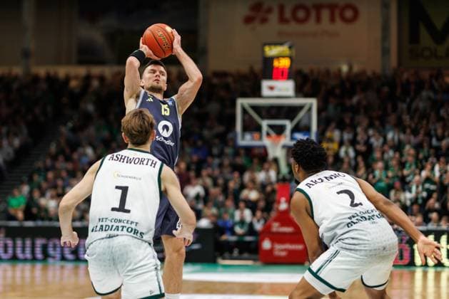 Martin Hermannsson Alba Berlin in a duel with Steven Ashworth Gladiators Trier and Dexter Akanno Gladiators Trier , Vet Concept Gladiators Trier vs Alba Berlin, Basketball, easyCredit BBL, Matchday 18, Season 2025 2026, 02 02 2026 Vet Concept Gladiators Trier vs Alba Berlin, Basketball, easyCredit BBL, Matchday 18, Season 2025 2026, 02 02 2026 Copyright: xEibner-Pressefoto AlexanderxNeisx EP_ANS