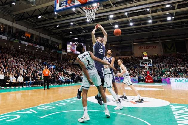 Malte Delow Alba Berlin in duel with Dexter Akanno Gladiators Trier , Vet Concept Gladiators Trier vs Alba Berlin, Basketball, easyCredit BBL, Matchday 18, Season 2025 2026, 02 02 2026 Vet Concept Gladiators Trier vs Alba Berlin, Basketball, easyCredit BBL, Matchday 18, Season 2025 2026, 02 02 2026 Copyright: xEibner-Pressefoto AlexanderxNeisx EP_ANS
