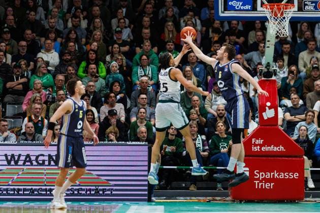 Jordan Roland Gladiators Trier in duel with Malte Delow Alba Berlin , Vet Concept Gladiators Trier vs Alba Berlin, Basketball, easyCredit BBL, Matchday 18, Season 2025 2026, 02 02 2026 Vet Concept Gladiators Trier vs Alba Berlin, Basketball, easyCredit BBL, Matchday 18, Season 2025 2026, 02 02 2026 Copyright: xEibner-Pressefoto AlexanderxNeisx EP_ANS