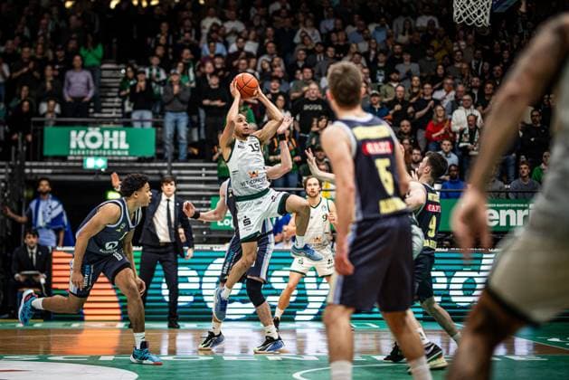 Jordan Roland Gladiators Trier in a duel with Jack Kayil Alba Berlin and Jonas Mattisseck Alba Berlin , Vet Concept Gladiators Trier vs Alba Berlin, Basketball, easyCredit BBL, Matchday 18, Season 2025 2026, 02 02 2026 Vet Concept Gladiators Trier vs Alba Berlin, Basketball, easyCredit BBL, Matchday 18, Season 2025 2026, 02 02 2026 Copyright: xEibner-Pressefoto AlexanderxNeisx EP_ANS