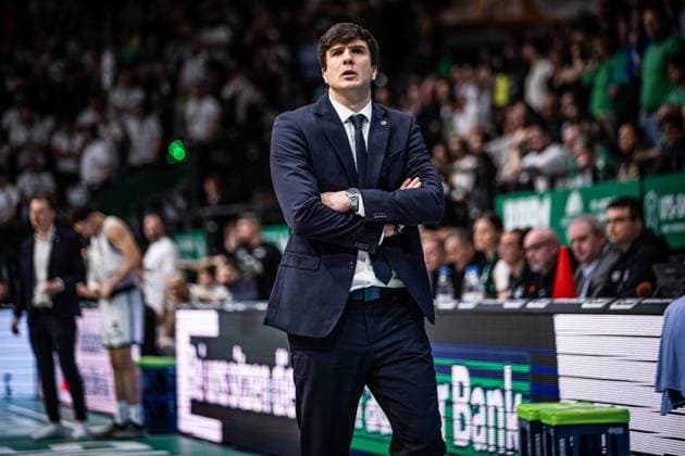 Pedro Calles coach Alba Berlin on the sideline, Vet Concept Gladiators Trier vs Alba Berlin, Basketball, easyCredit BBL, Matchday 18, Season 2025 2026, 02 02 2026 Vet Concept Gladiators Trier vs Alba Berlin, Basketball, easyCredit BBL, Matchday 18, Season 2025 2026, 02 02 2026 Copyright: xEibner-Pressefoto AlexanderxNeisx EP_ANS