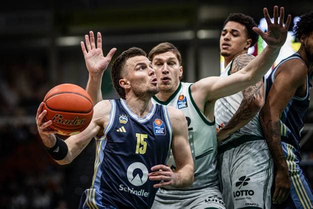 Martin Hermannsson Alba Berlin in a duel with Marten Linssen Gladiators Trier and Nolan Adekunle Gladiators Trier , Vet Concept Gladiators Trier vs Alba Berlin, Basketball, easyCredit BBL, Matchday 18, Season 2025 2026, 02 02 2026 Vet Concept Gladiators Trier vs Alba Berlin, Basketball, easyCredit BBL, Matchday 18, Season 2025 2026, 02 02 2026 Copyright: xEibner-Pressefoto AlexanderxNeisx EP_ANS